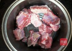 土豆炖排骨的做法图解1
