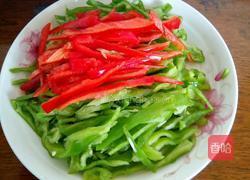 青椒炒肉的做法图解1