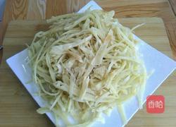 豆芽肉丝焖饼的做法图解1