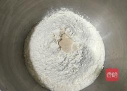 牛奶鸡蛋面包的做法图解2