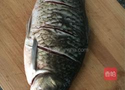 清蒸金针菇鲫鱼的做法图解1