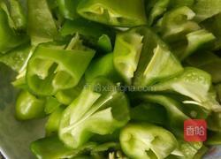 青椒土豆焖鸡的做法图解2