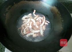 黑木耳炒鱿鱼的做法图解2