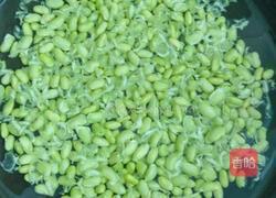 丝瓜烧毛豆的做法图解1