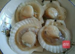 蒜蓉粉丝蒸扇贝的做法图解3