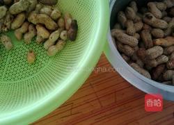 水煮五香花生的做法图解1