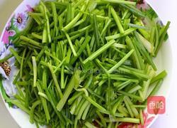 芹菜炒香干的做法图解1