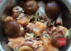 香菇黄焖鸡的做法图解1