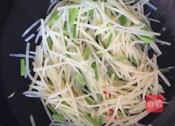 芹菜炒土豆片的做法图解9