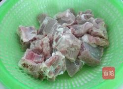 玉米胡萝卜排骨汤的做法图解2