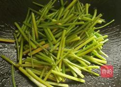 韭菜花炒青菱的做法图解7