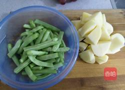 四季豆烧土豆的做法图解2