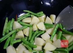 四季豆烧土豆的做法图解5