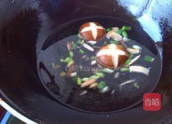 丝瓜紫菜香菇蛋汤的做法图解4
