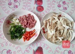 平菇炒肉的做法图解3