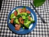 西兰花炒火腿肠