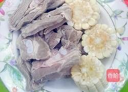 紫菜玉米排骨汤的做法图解1