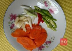 胡萝卜木耳炒鸡蛋的做法图解2