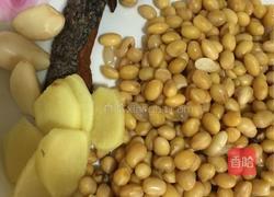 黄豆焖猪尾巴排骨的做法图解2