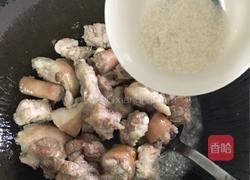 黄豆焖猪尾巴排骨的做法图解6