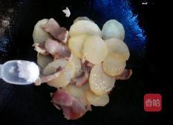 土豆片炒肉的做法图解3