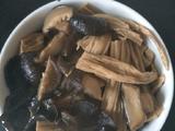 木耳香菇烧腐竹