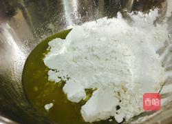 蛋黄莲蓉月饼的做法图解3