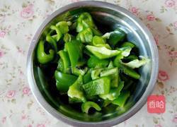 青椒炒肉的做法图解2