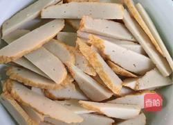 洋葱炒鱼豆腐的做法图解2
