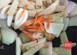 洋葱炒鱼豆腐的做法图解4