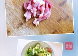 西兰花炒猪肉的做法图解1