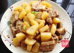 土豆炒排骨的做法图解7