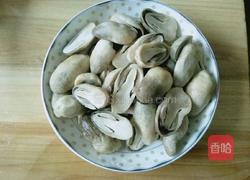 瘦肉腊肉炒草姑的做法图解2