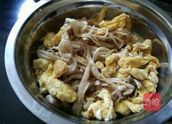 海鲜菇炒鸡蛋的做法图解7