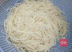 绿豆芽炒面的做法图解4