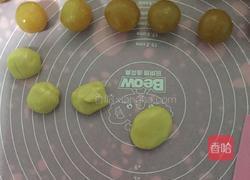 蛋黄莲蓉月饼的做法图解5