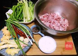 川味仔姜鲜椒兔肉的做法图解1