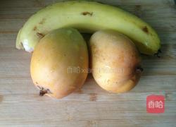 芒果香蕉果汁的做法图解1
