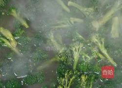 凉拌西蓝花的做法图解2