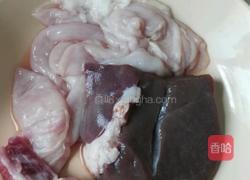 猪肝瘦肉肠子粥的做法图解1