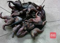 煮菱角的做法图解1