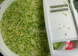 猪肉西葫芦包子的做法图解7