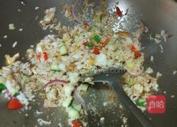 金枪鱼炒饭的做法图解8