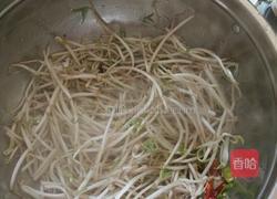 豆芽炒粉的做法图解3