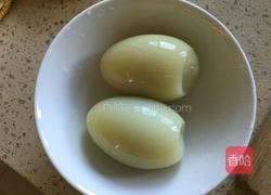香葱酱拌鹅蛋的做法图解1