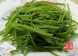 凉拌红薯叶茎的做法图解3