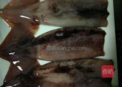 红椒鱿鱼卷的做法图解1