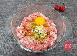 白菜木耳饺子的做法图解1