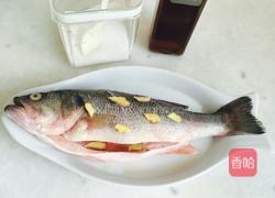 烤鲈鱼的做法图解1