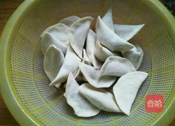 水煮饺子的做法图解1